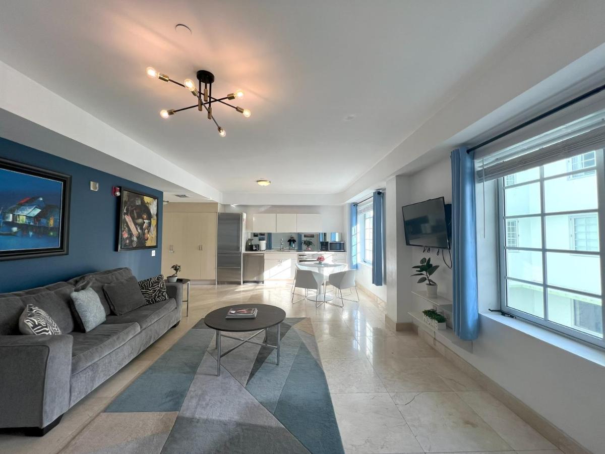 Beachfront Apt in Carlyle Hotel on Ocean Drive - Housity