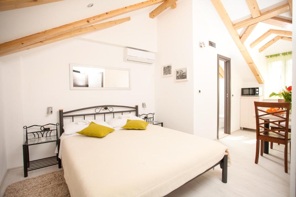Apartments & Room Kartolina - Housity
