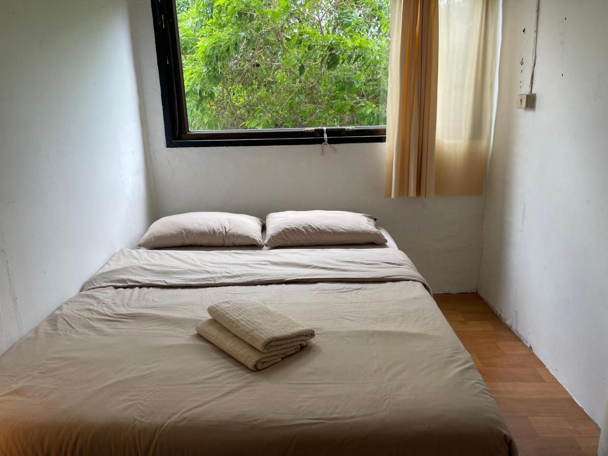 Budget Room Koh Phangan Pier with AC - Housity