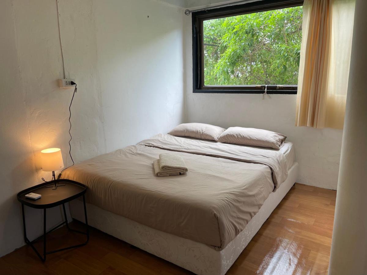 Budget Room Koh Phangan Pier with AC - Housity