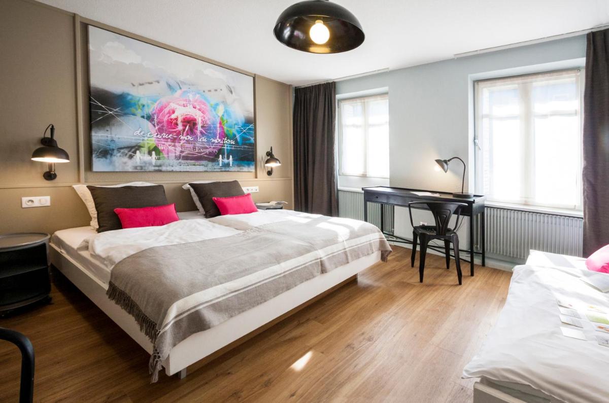 Hotel Roses - Housity