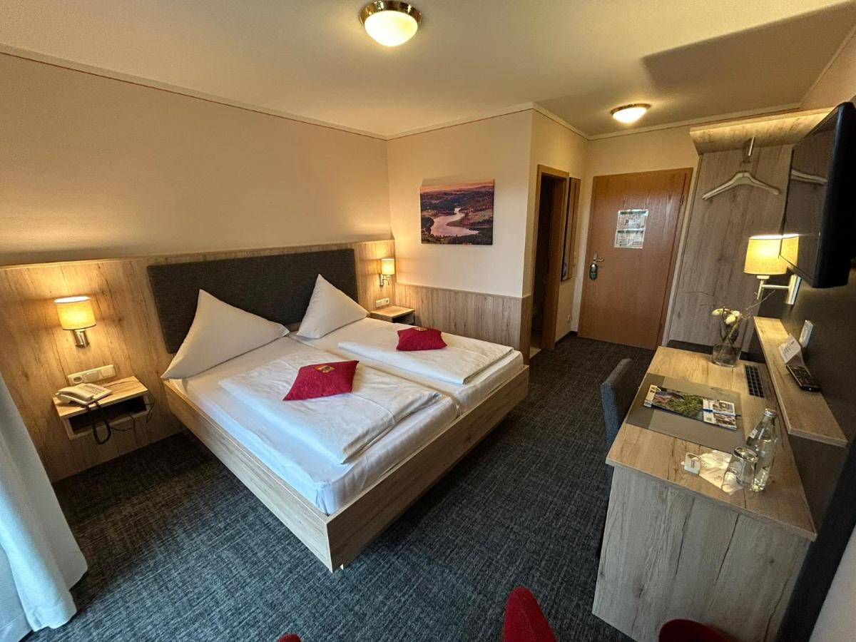 Panorama-Hotel am See - Housity
