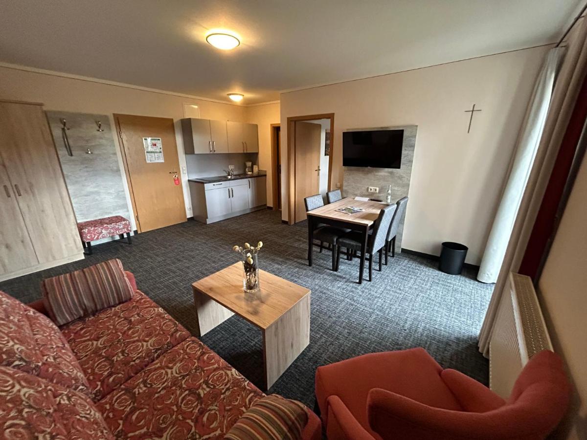 Panorama-Hotel am See - Housity