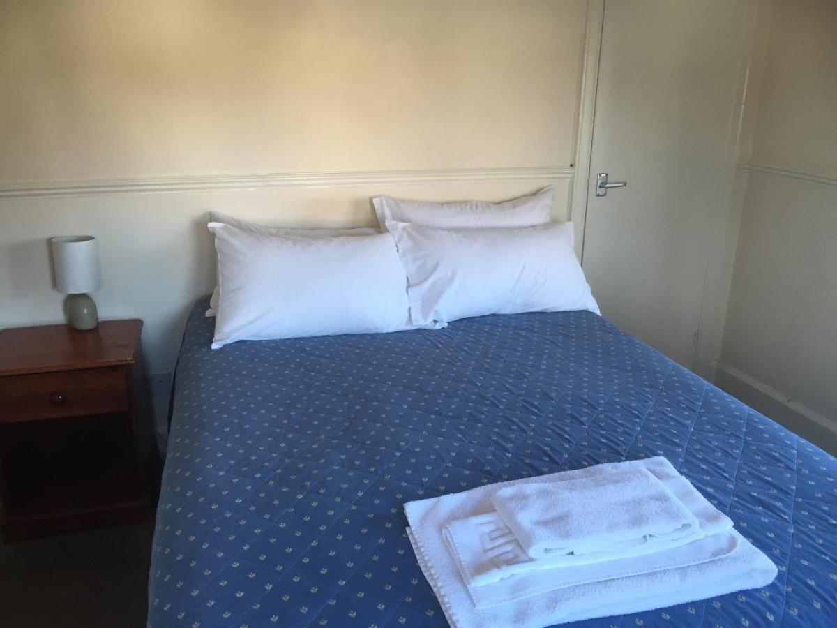 Colnbrook Lodge Guest House - Housity