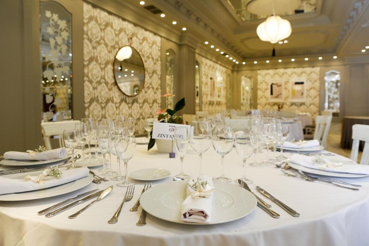 Un restaurante o sitio para comer en Hotel Spa Tudanca Aranda