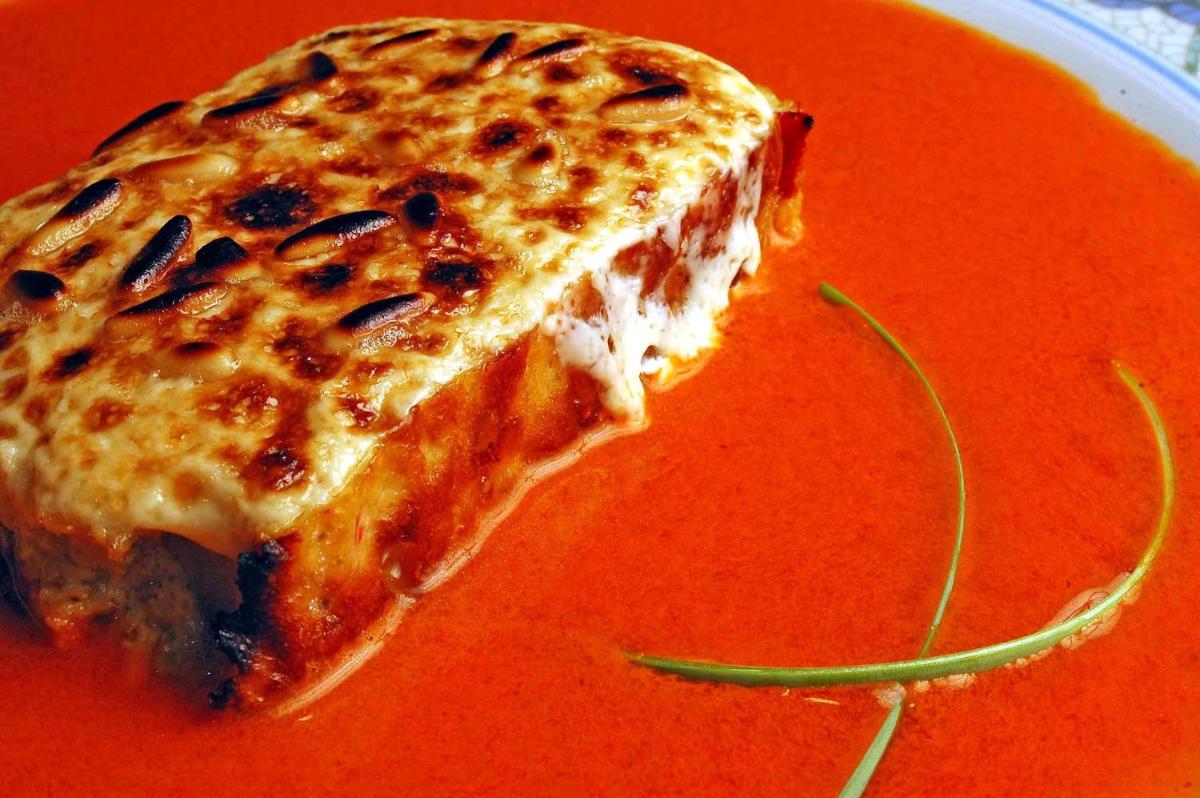 Comida en o cerca de este hotel