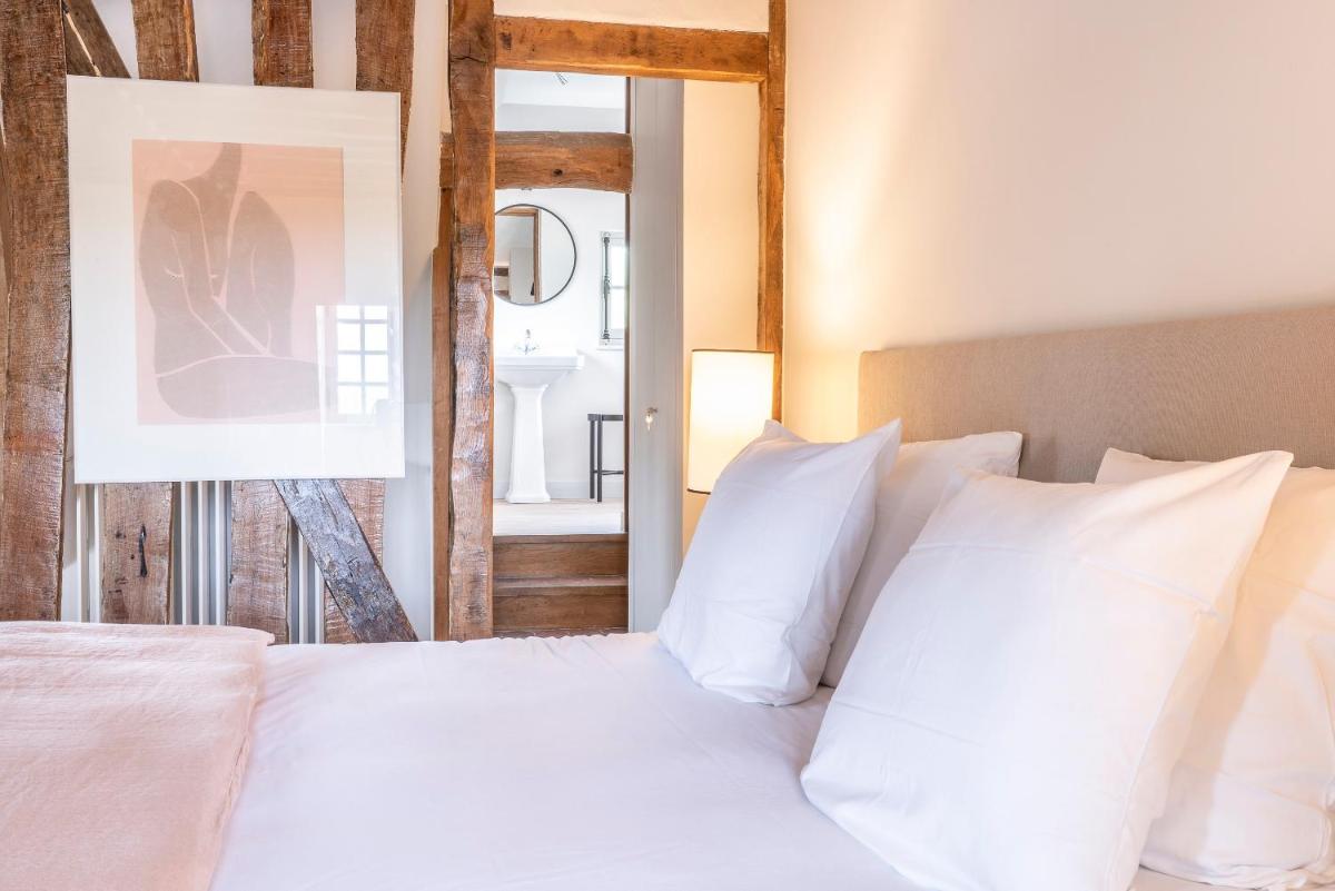 Un ou plusieurs lits dans un hébergement de l'établissement Les Manoirs des Portes de Deauville - Small Luxury Hotel Of The World