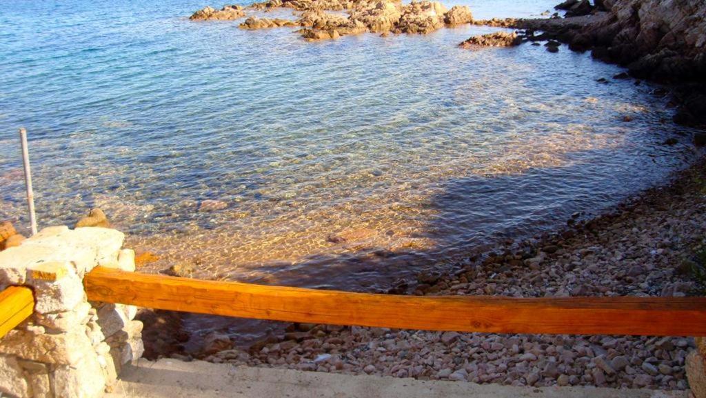 CASA MUGHETTO R5055 seafront, private sea access, swimming pool - Housity