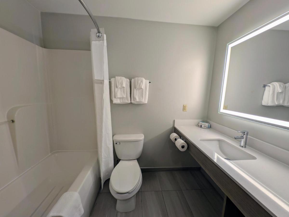 Holiday Inn Carbondale - Conference Center by IHG - Housity