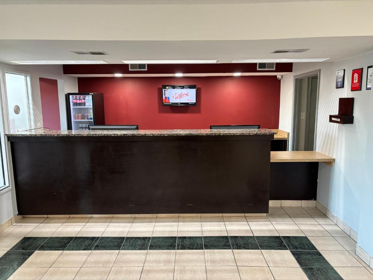 HomeTowne Studios by Red Roof Hagerstown - Williamsport, MD - Housity