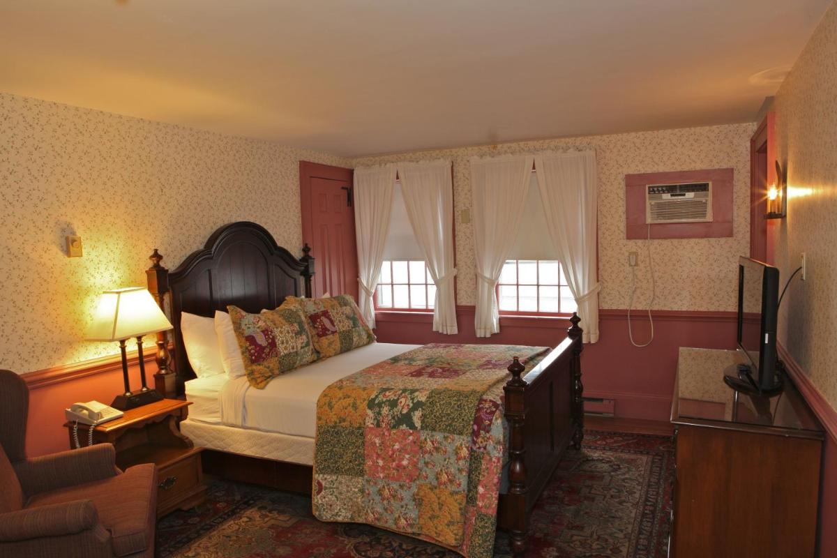 Publick House Historic Inn and Country Motor Lodge - Housity