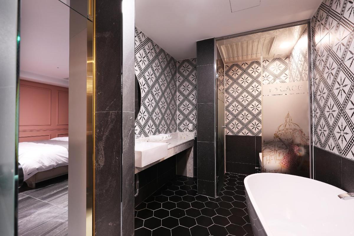 El Tower Hotel - Housity