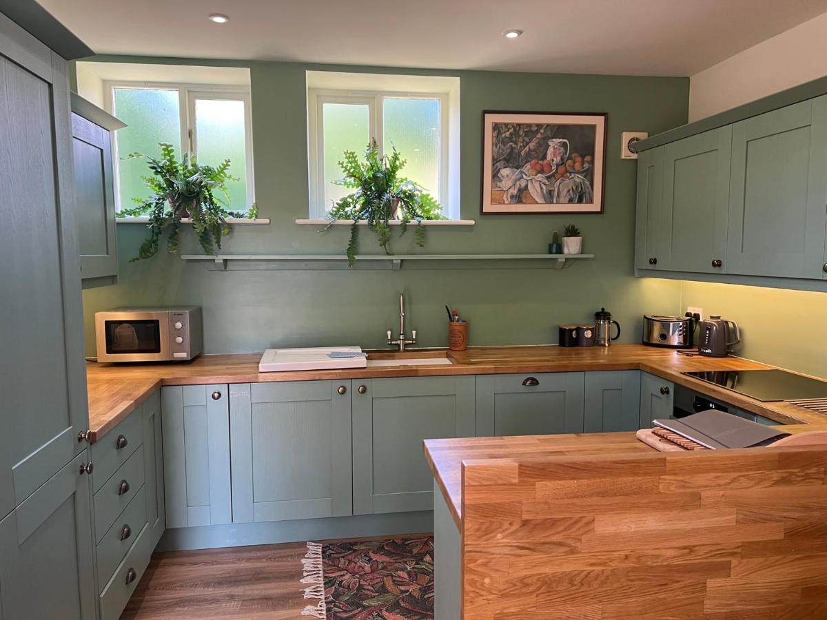 The Clock Tower & Dairy - Two x 2 Bed Barns with Indoor Pool - Housity