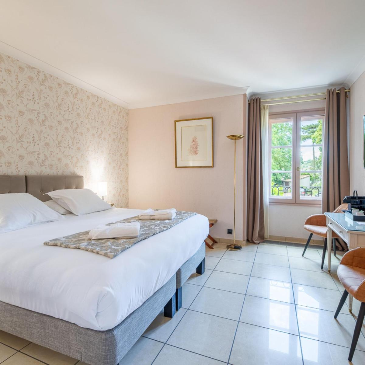 Un ou plusieurs lits dans un hébergement de l'établissement Demeures & Châteaux - Hôtel Greuze & Spa Tournus