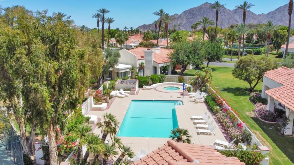 Fully Remodeled Modern Hacienda in La Quinta - Housity
