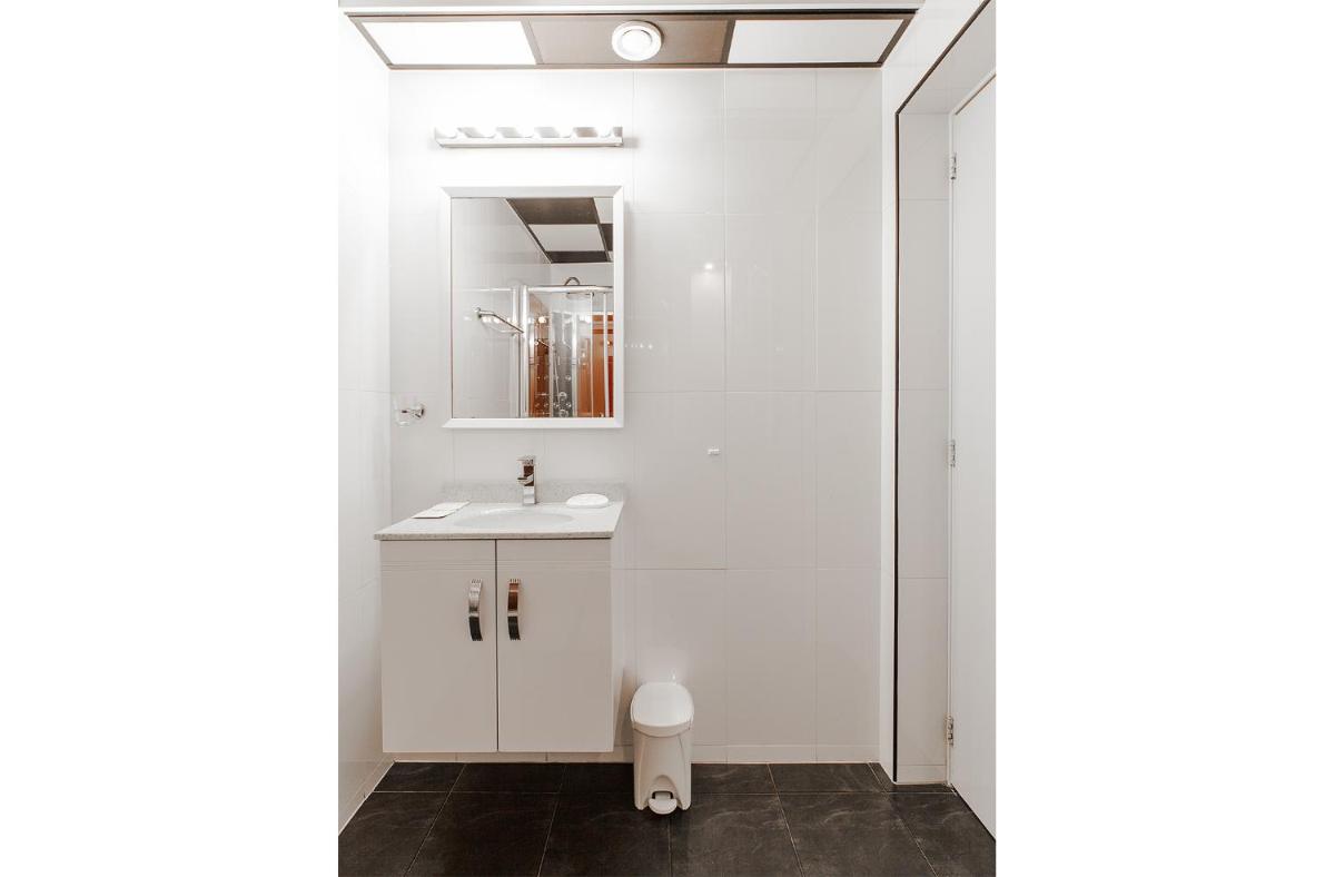 Alex Rooms - Housity