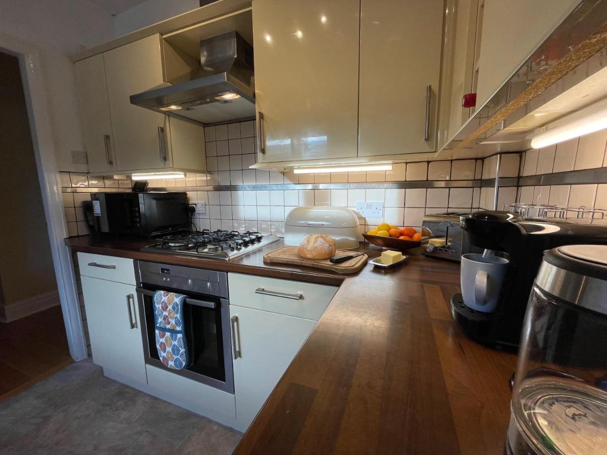 1 Lathom Ave Morecambe - Holiday Home - Spacious Parking Wood Stove - Housity