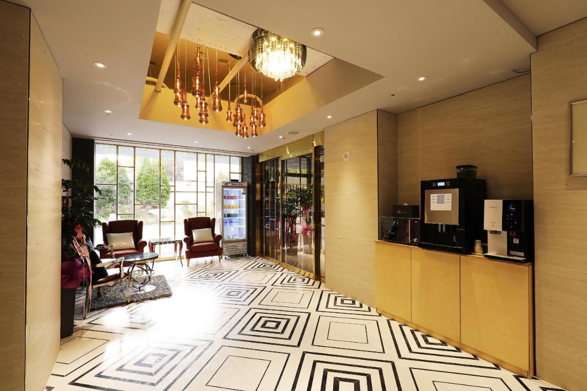 El Tower Hotel - Housity