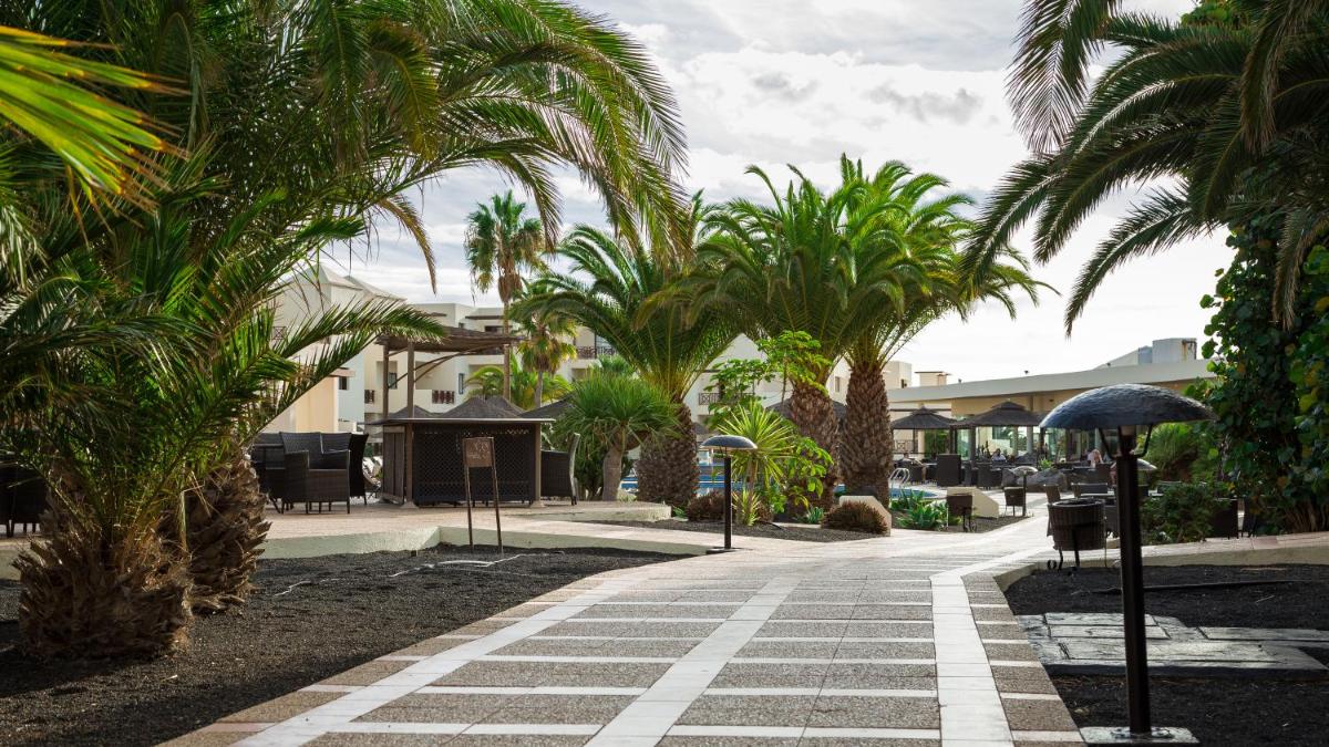 Jardín al aire libre en Vitalclass Lanzarote Resort