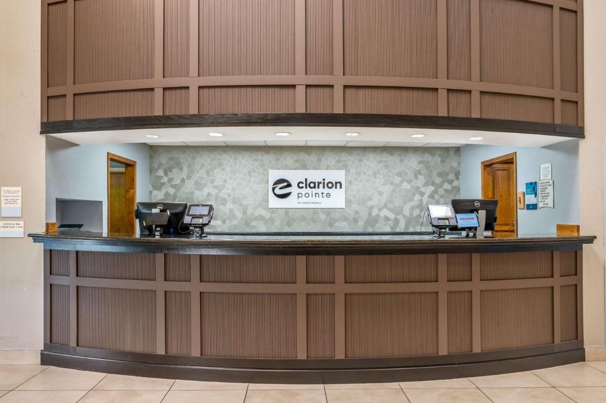 Clarion Pointe Louisville East - Housity