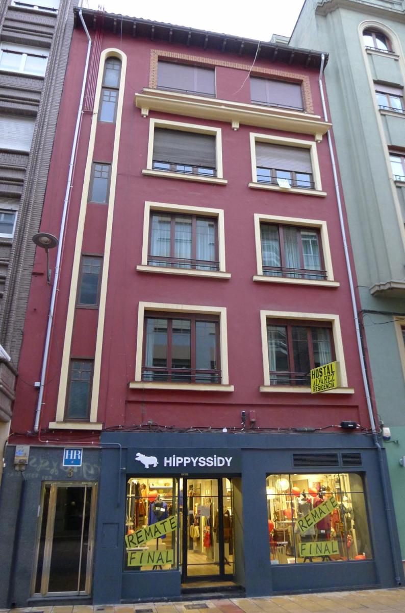 Hostal Alvarez - Housity