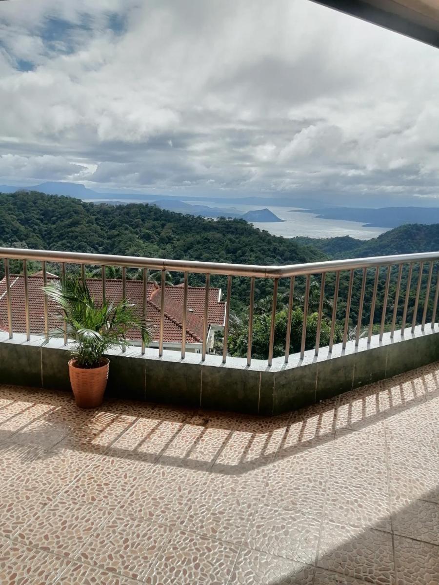 Sang Yoo Mountain View Tagaytay Bed and Breakfast - Taal Lake View - Housity