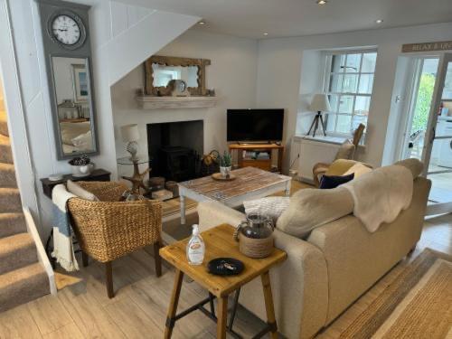 Sea Hollies - Housity