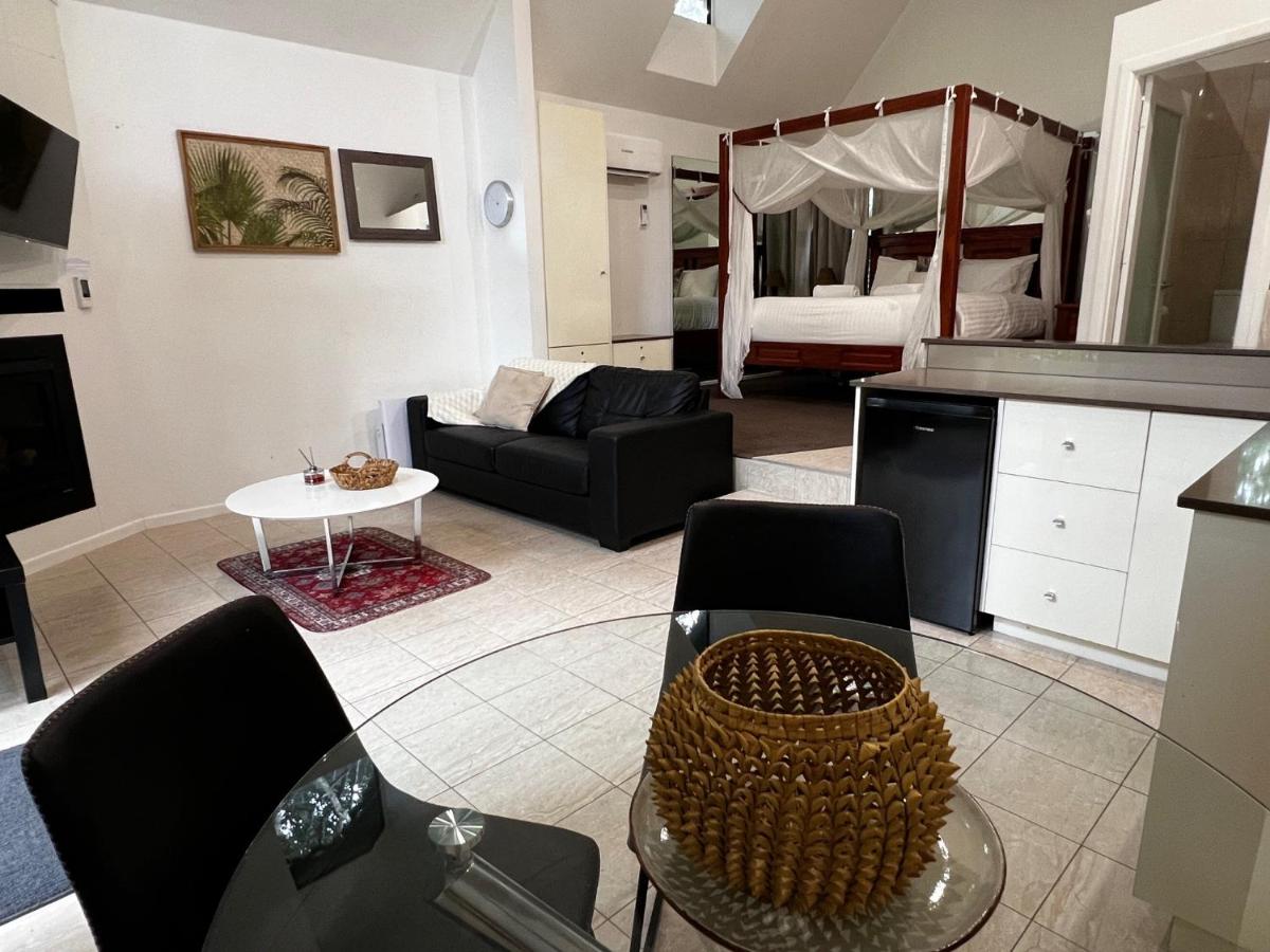 Gallery Walk Chalets - Tamborine Mountain - Housity