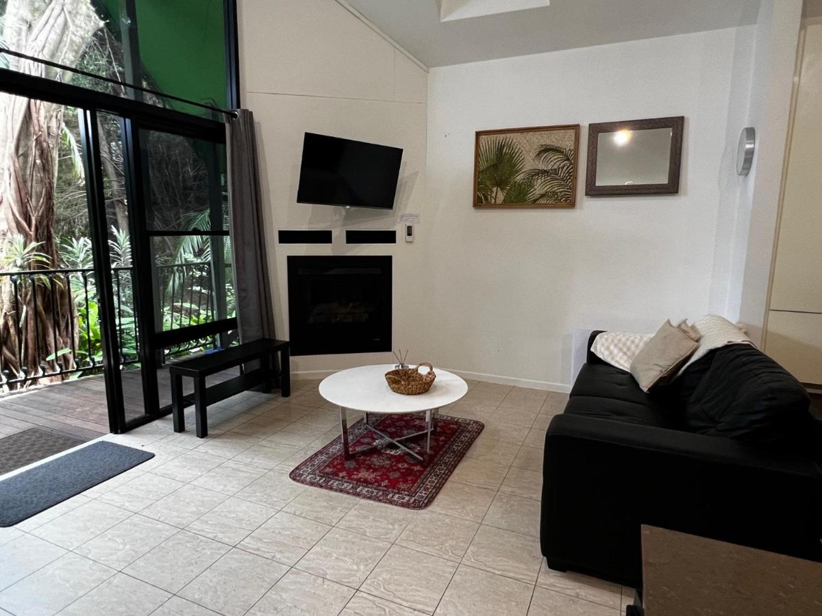 Gallery Walk Chalets - Tamborine Mountain - Housity