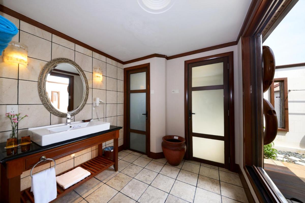 Grand Lexis Port Dickson - Housity