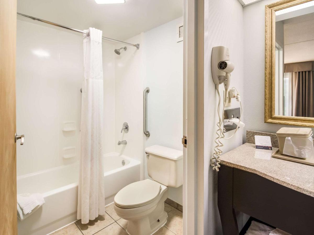 Clarion Inn Cleveland near University - Housity