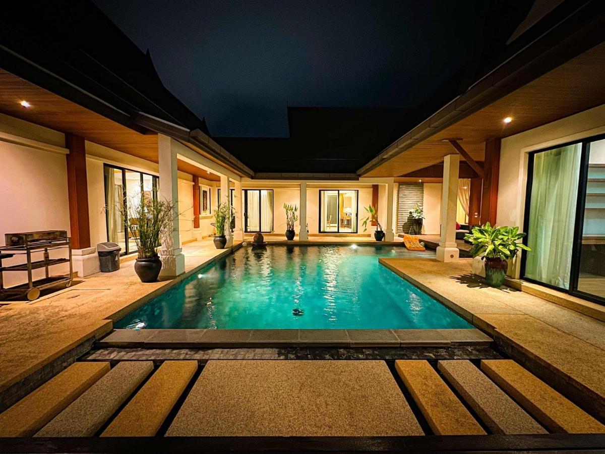 Champagne Pool Villa - Housity
