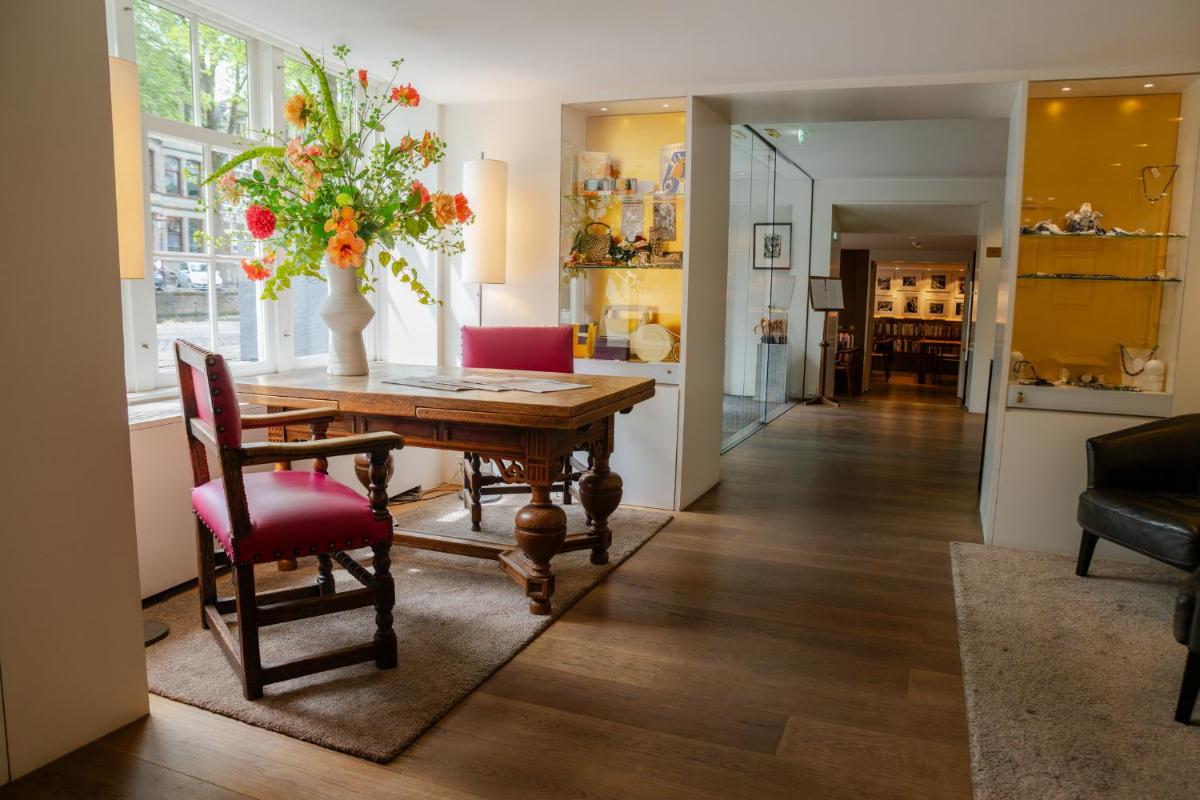 Ambassade Hotel - Housity