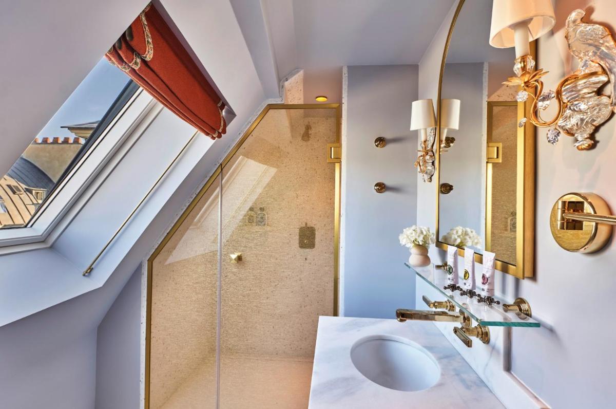 Salle de bains dans l'établissement Maison Barrière Vendôme