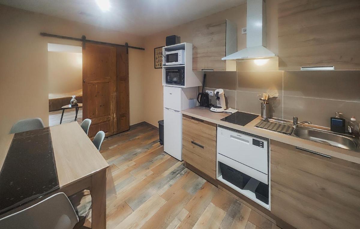 Cozy Apartment In Saint Chinian With Wifi - Housity