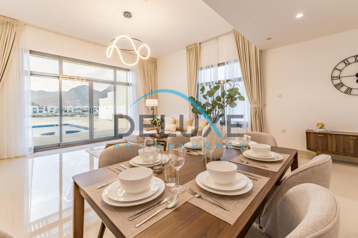 Special Rate with Temp Controlled Pool, BBQ & Maid's by Deluxe Holiday Homes - Housity