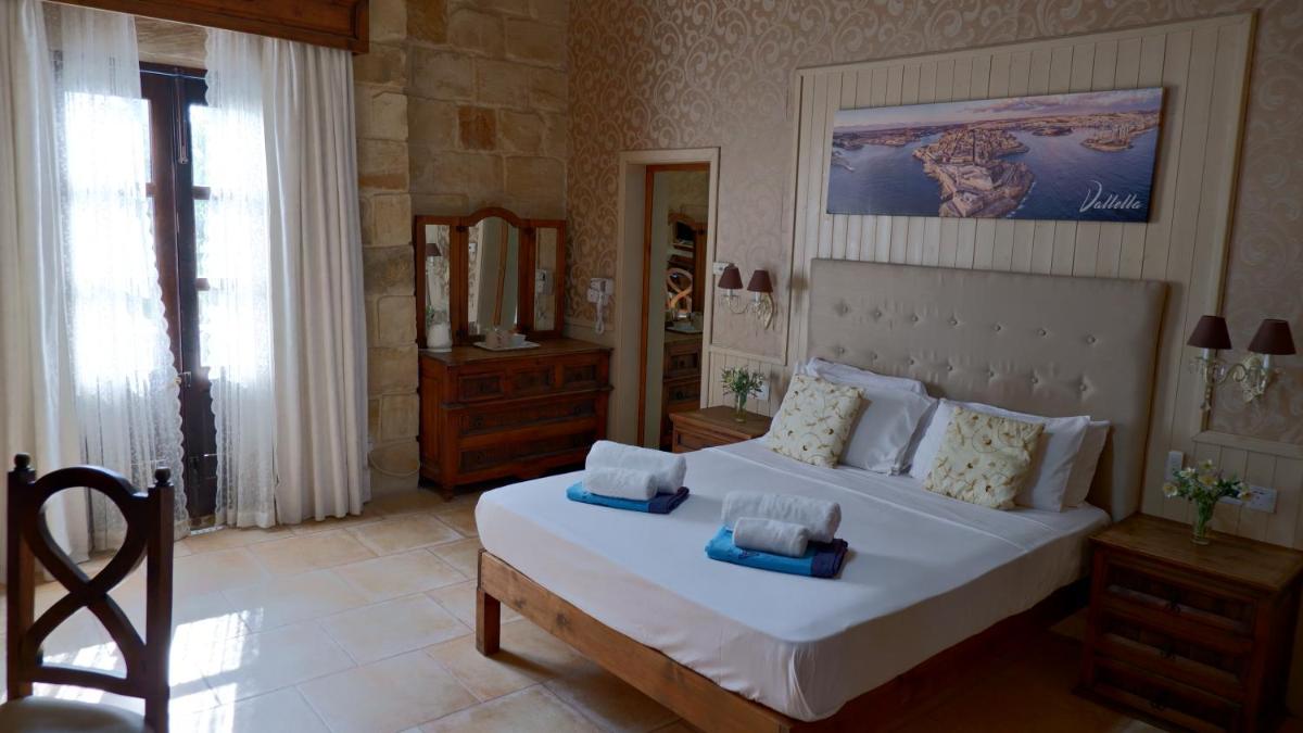 Village Knights Accommodation - Housity