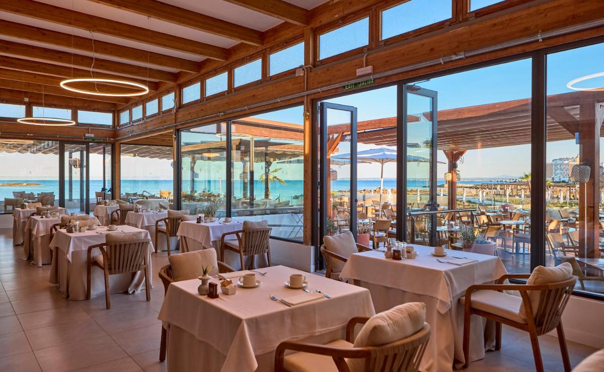 Un restaurante o sitio para comer en Universal Grand León & Spa