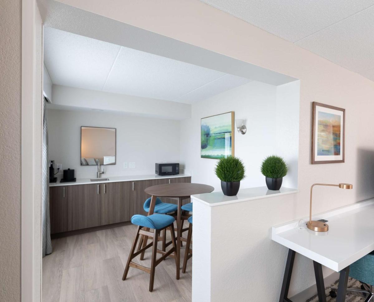 Hilton Garden Inn Des Moines Airport - Housity