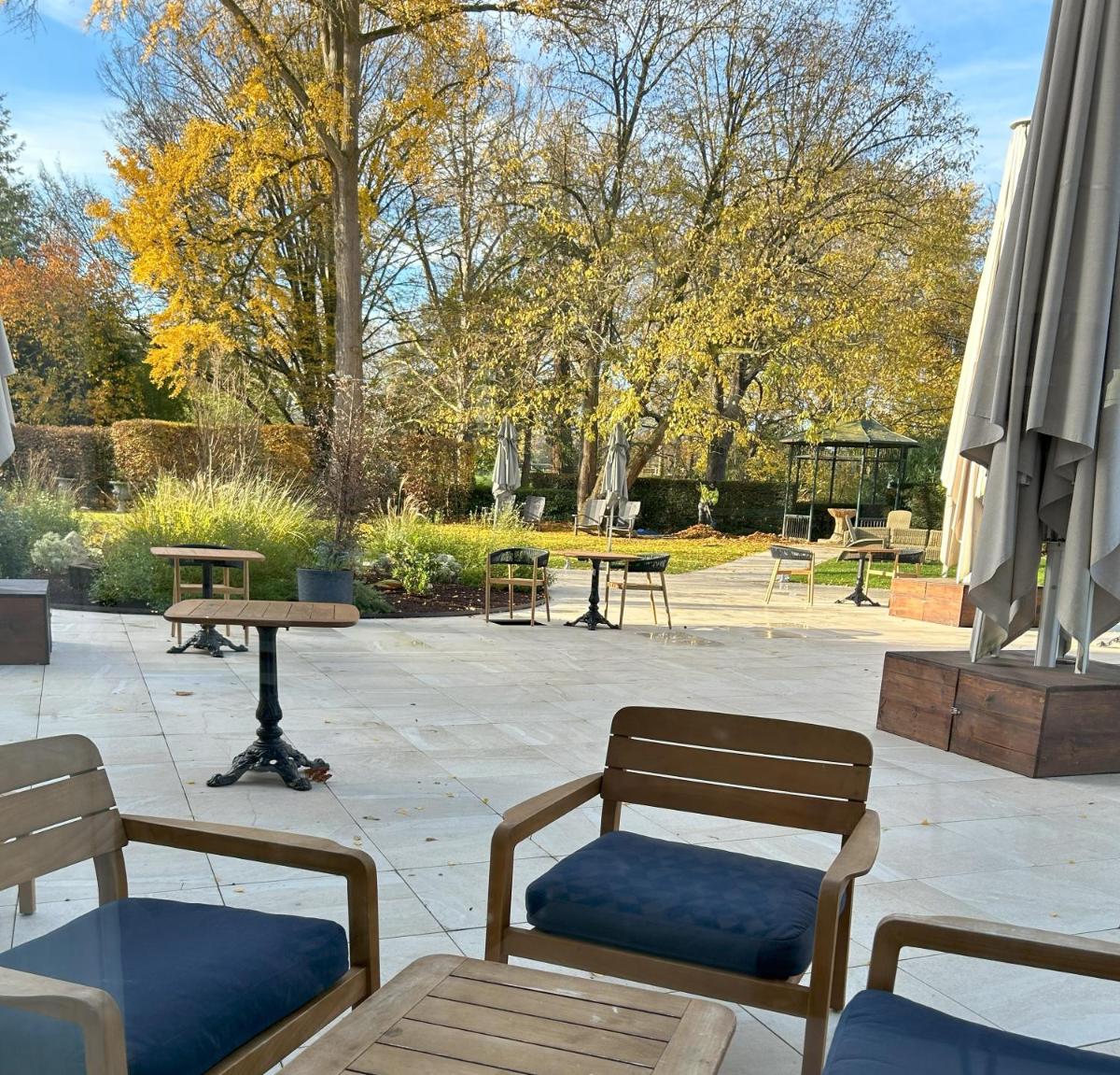 Jardin de l'établissement Célestins Spa Thermal & Hôtel by Vy Resort