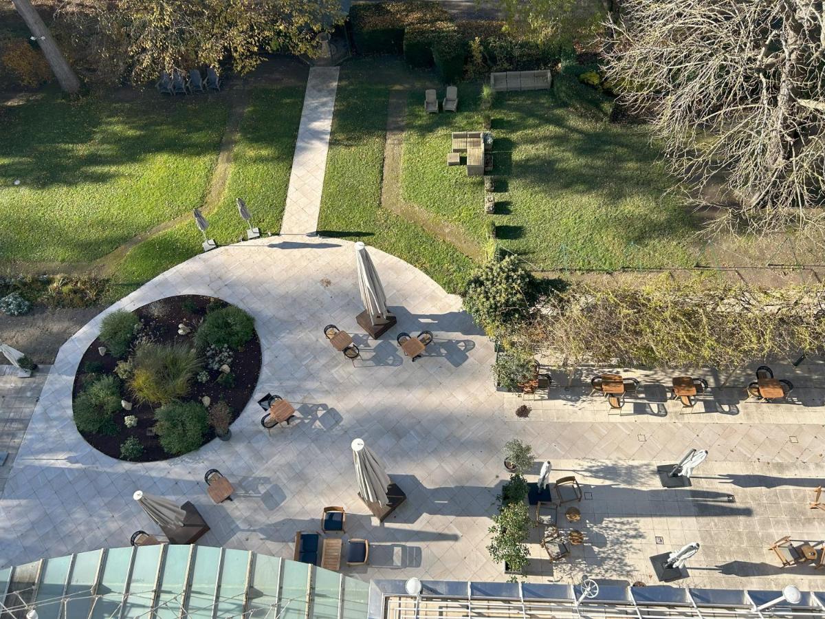 Jardin de l'établissement Célestins Spa Thermal & Hôtel by Vy Resort