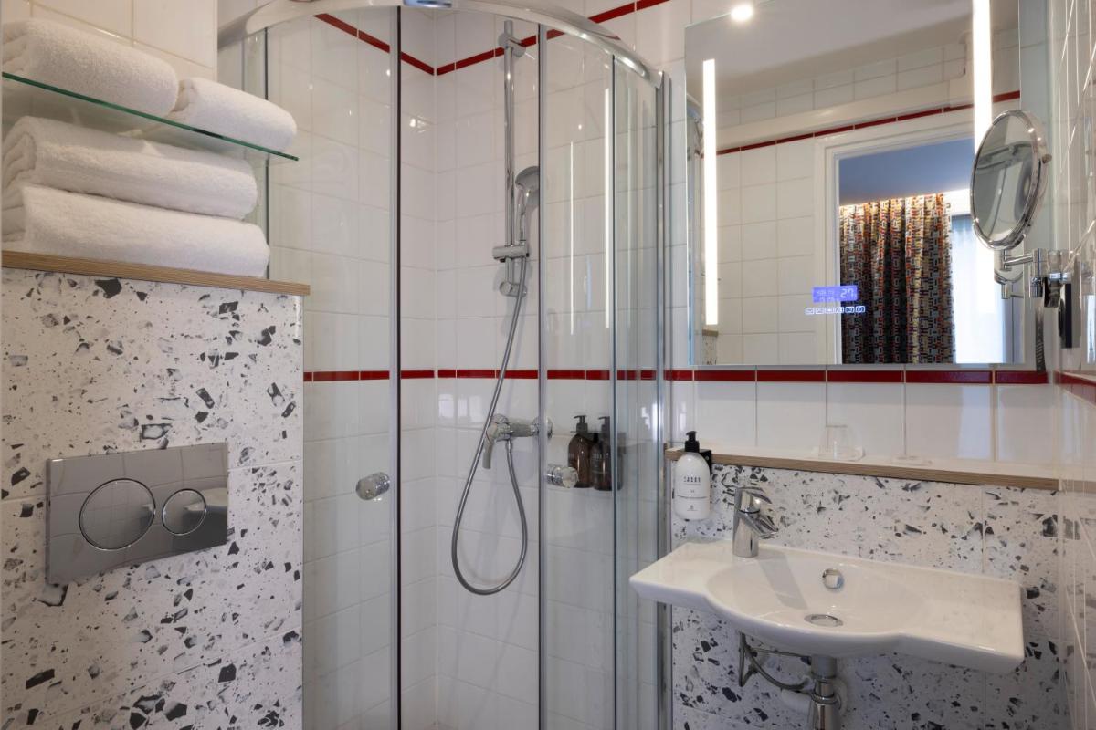 Salle de bains dans l'établissement Hotel Locomo - Gare de Lyon Bastille