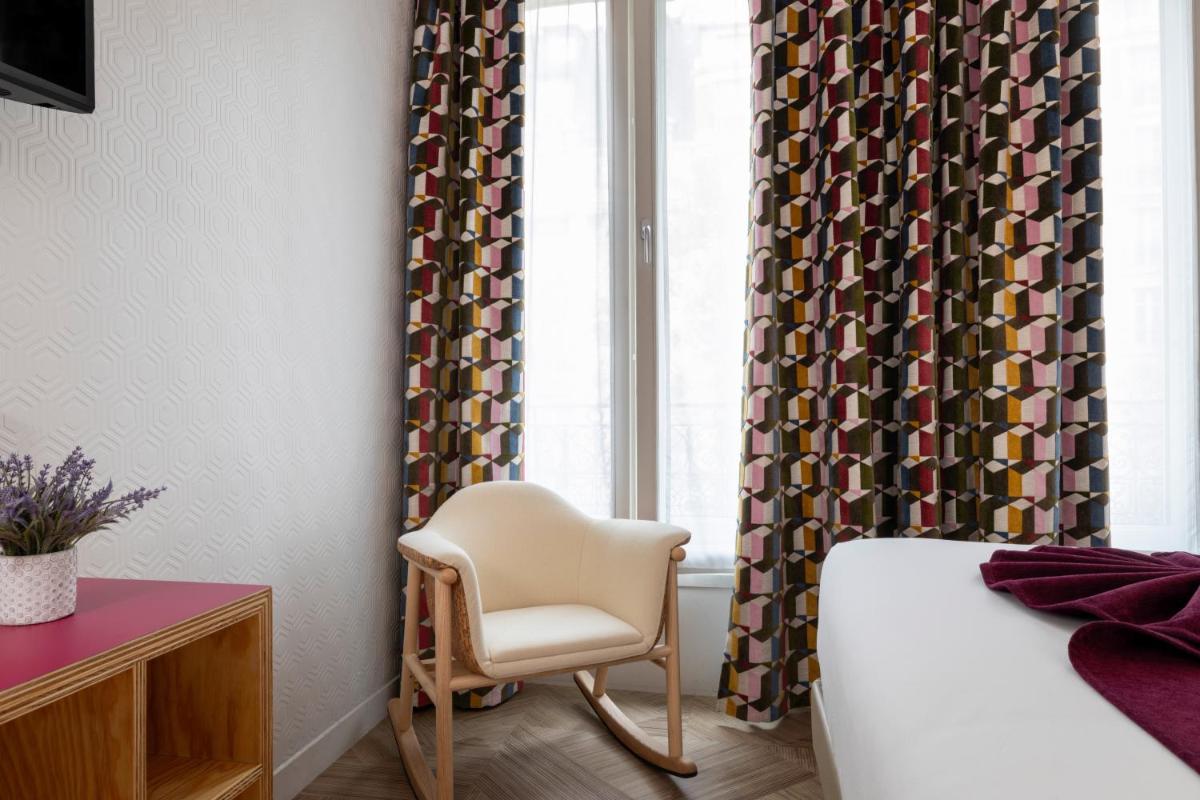 Télévision ou salle de divertissement dans l'établissement Hotel Locomo - Gare de Lyon Bastille