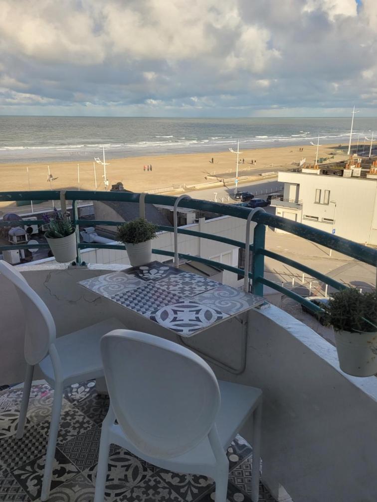 studio Vue mer au cœur de malo les bains pieds dans l eau - Housity