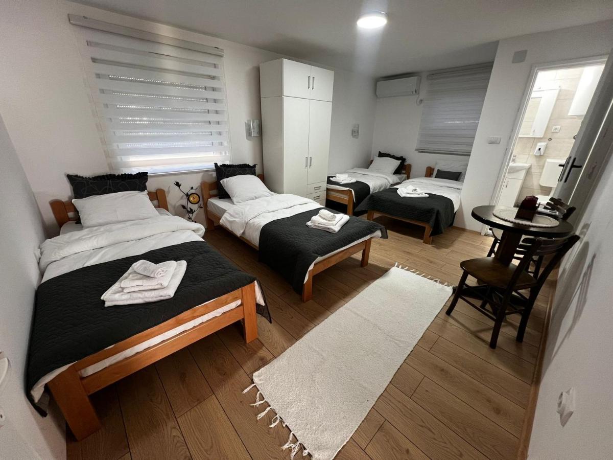 Konaciste Napredak - Housity