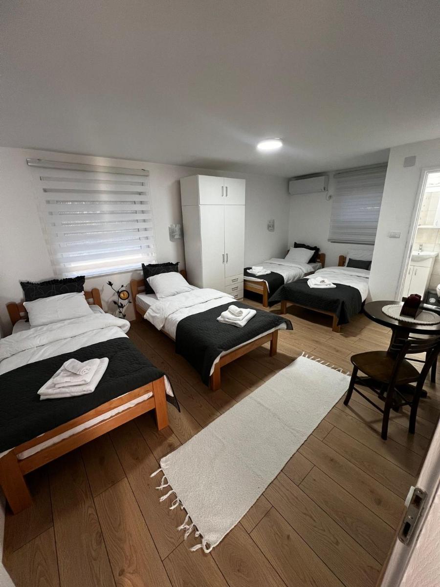 Konaciste Napredak - Housity