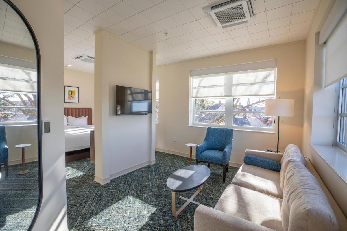 The Holbrook Hotel - Housity
