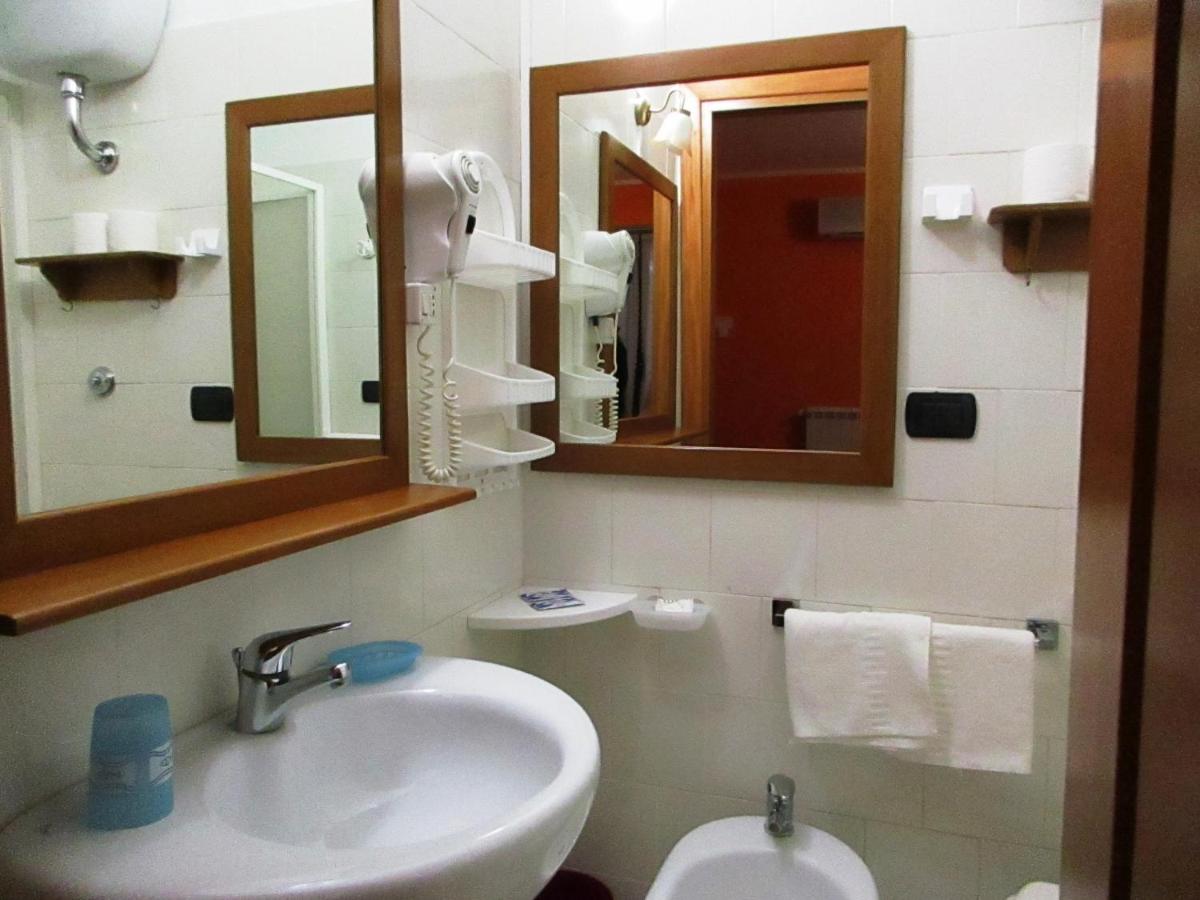 Hotel Rosso Di Sera - Housity