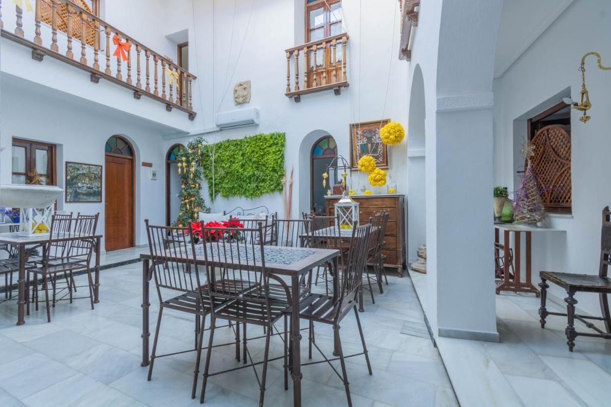 Hostel Mayflowers - Housity