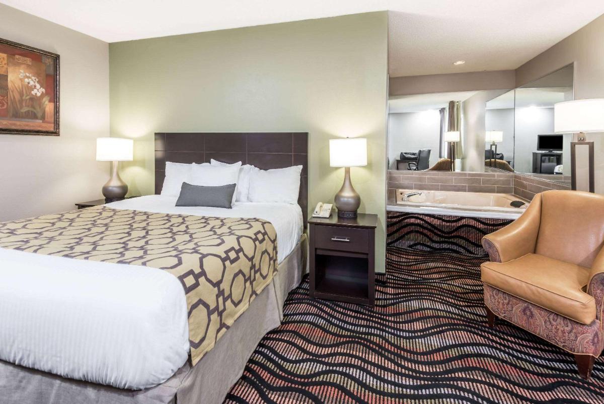 Baymont by Wyndham Cambridge - Housity